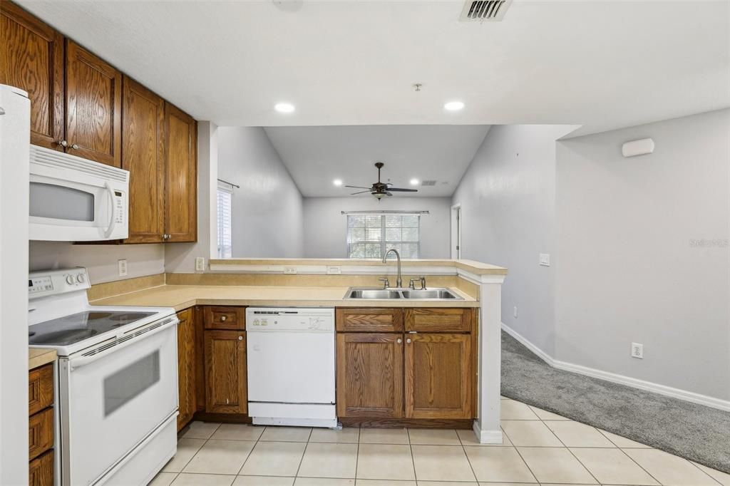 For Sale: $248,000 (3 beds, 2 baths, 1017 Square Feet)