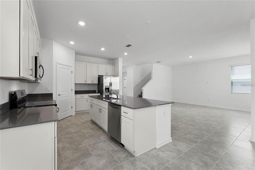 For Rent: $2,445 (3 beds, 2 baths, 2387 Square Feet)