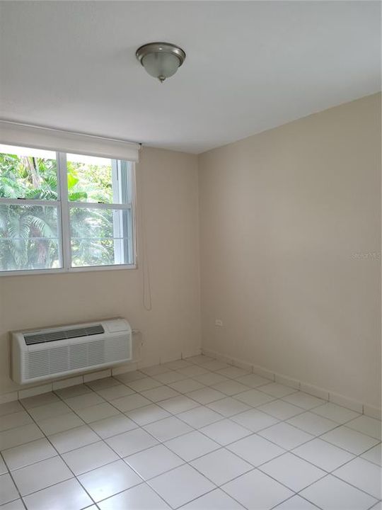 For Rent: $2,000 (3 beds, 2 baths, 1293 Square Feet)