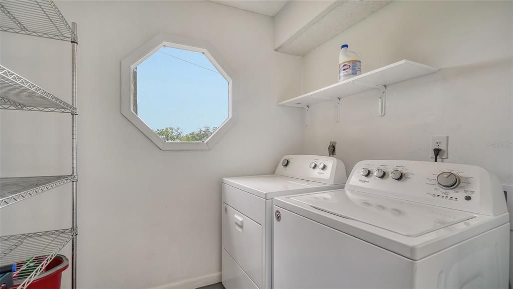 For Sale: $365,000 (2 beds, 2 baths, 1388 Square Feet)