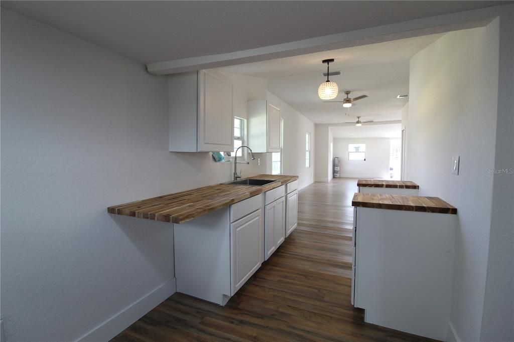 For Sale: $265,000 (3 beds, 2 baths, 868 Square Feet)