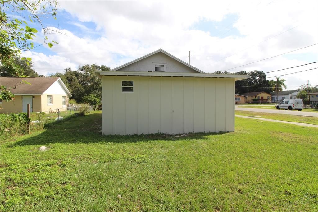 For Sale: $265,000 (3 beds, 2 baths, 868 Square Feet)