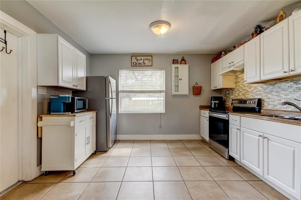 For Sale: $340,000 (3 beds, 1 baths, 1055 Square Feet)