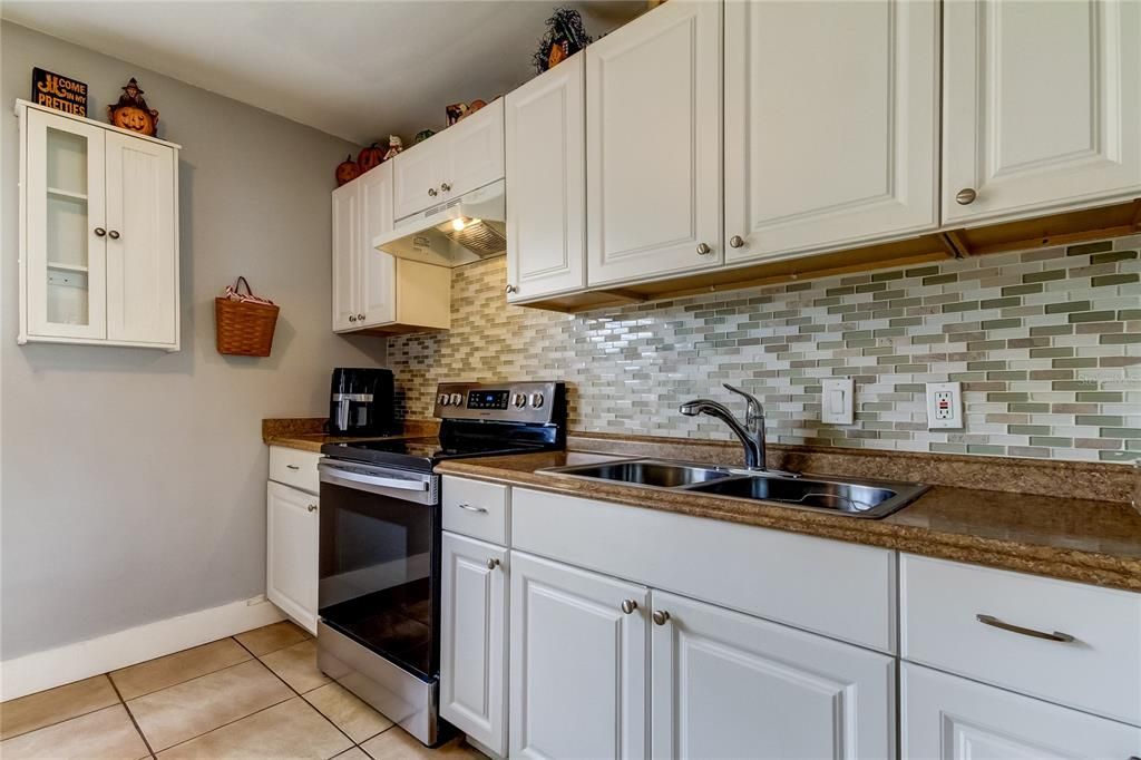 For Sale: $340,000 (3 beds, 1 baths, 1055 Square Feet)