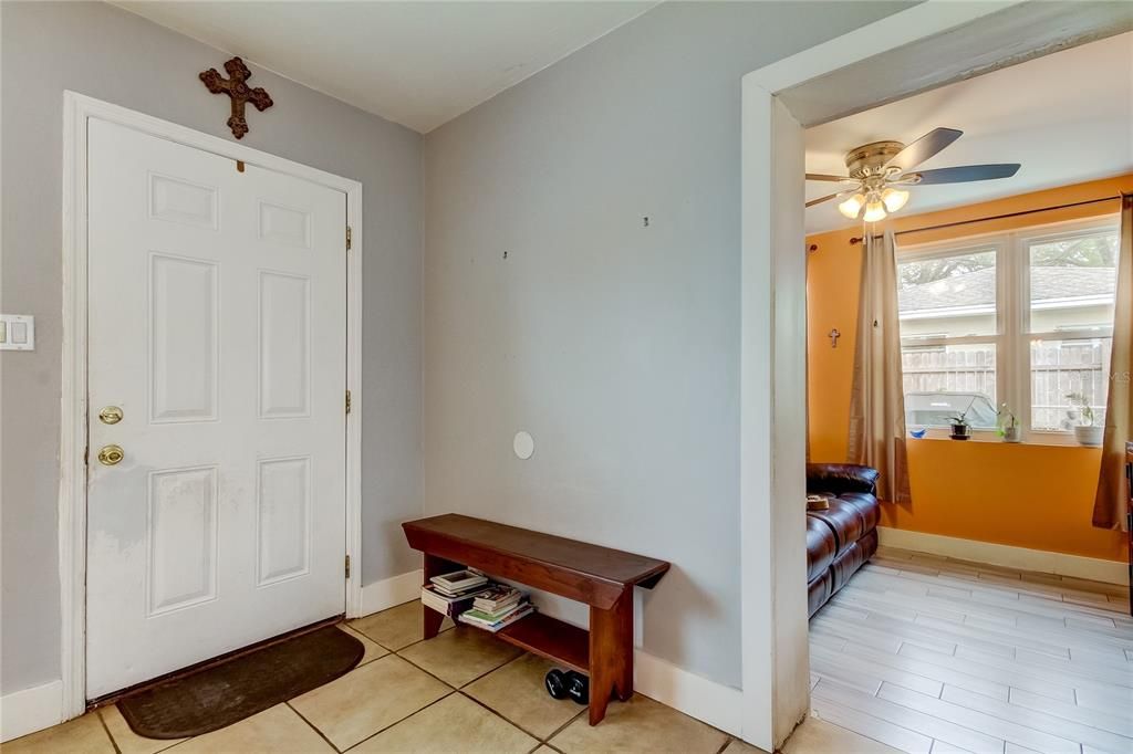 For Sale: $340,000 (3 beds, 1 baths, 1055 Square Feet)