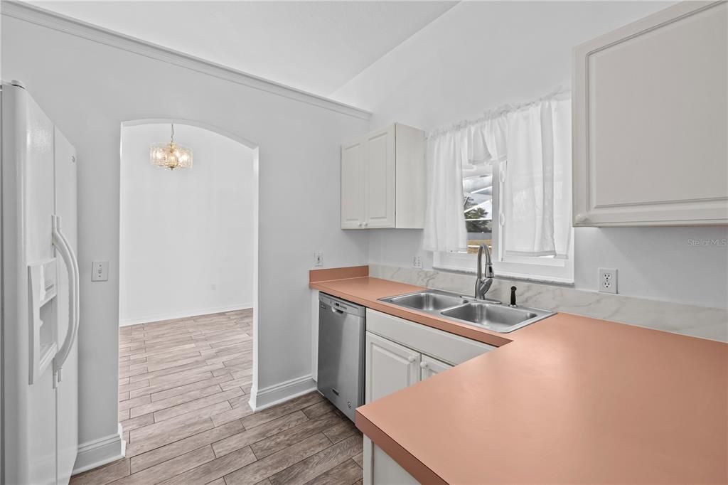 For Sale: $374,800 (3 beds, 2 baths, 1524 Square Feet)