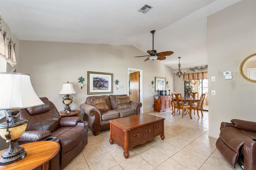 For Sale: $263,500 (2 beds, 2 baths, 1244 Square Feet)