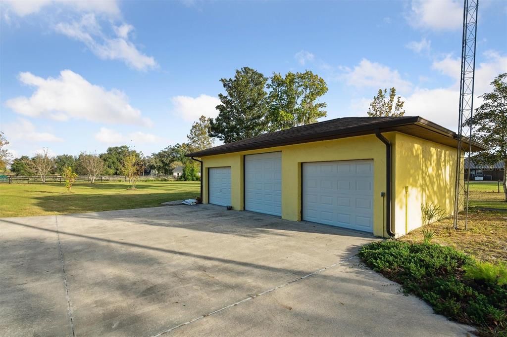 Detached garage