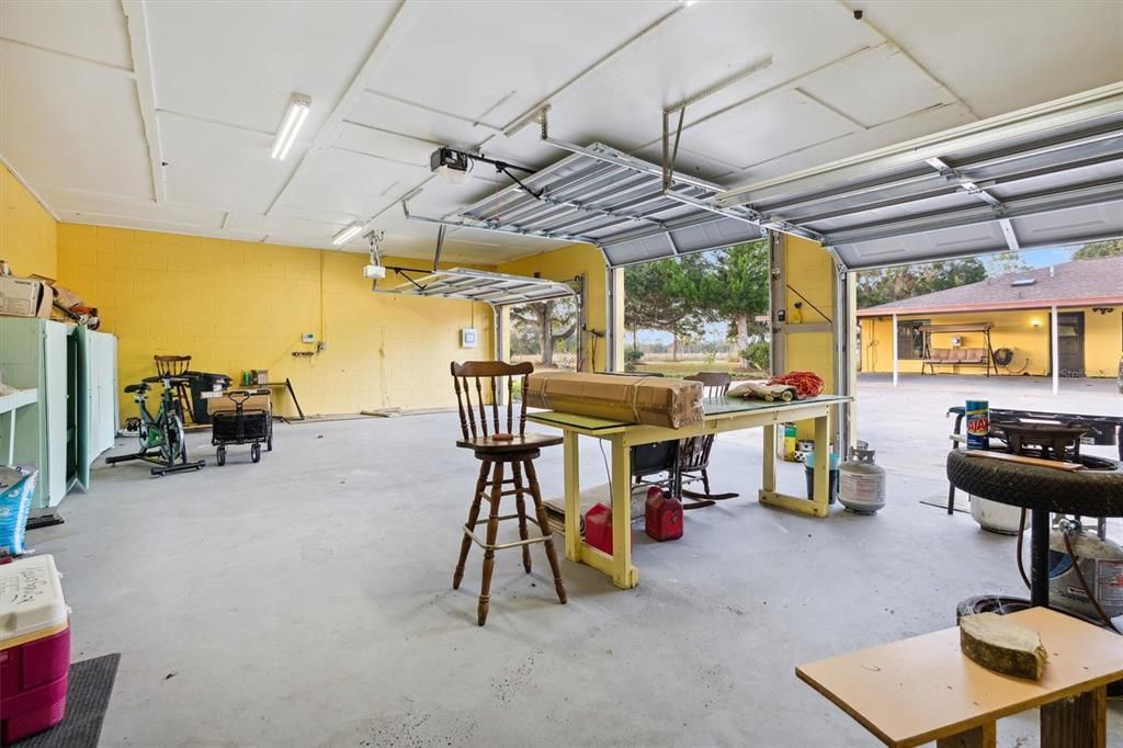 Datached garage space with roll up doors