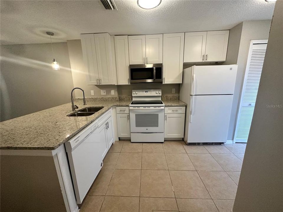 For Rent: $1,450 (2 beds, 1 baths, 1189 Square Feet)