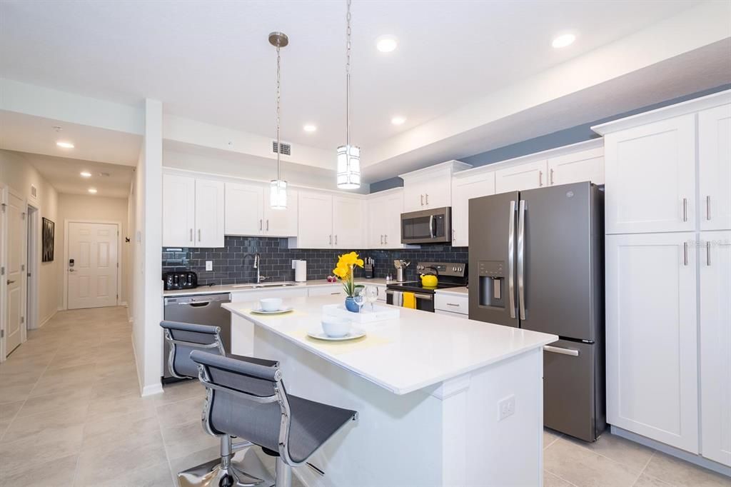 For Sale: $359,900 (2 beds, 2 baths, 1186 Square Feet)