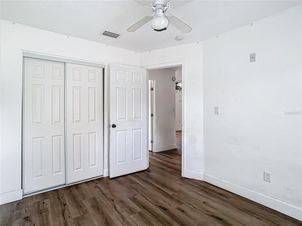 For Sale: $275,000 (3 beds, 2 baths, 1056 Square Feet)