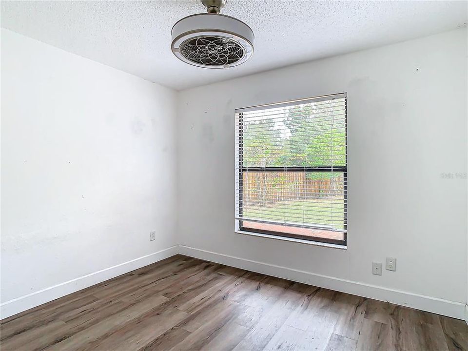 For Sale: $275,000 (3 beds, 2 baths, 1056 Square Feet)