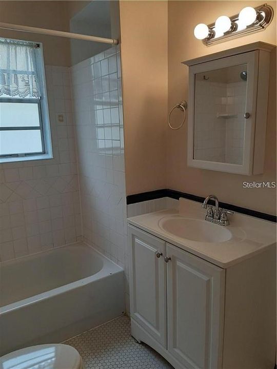 For Rent: $1,600 (1 beds, 1 baths, 700 Square Feet)