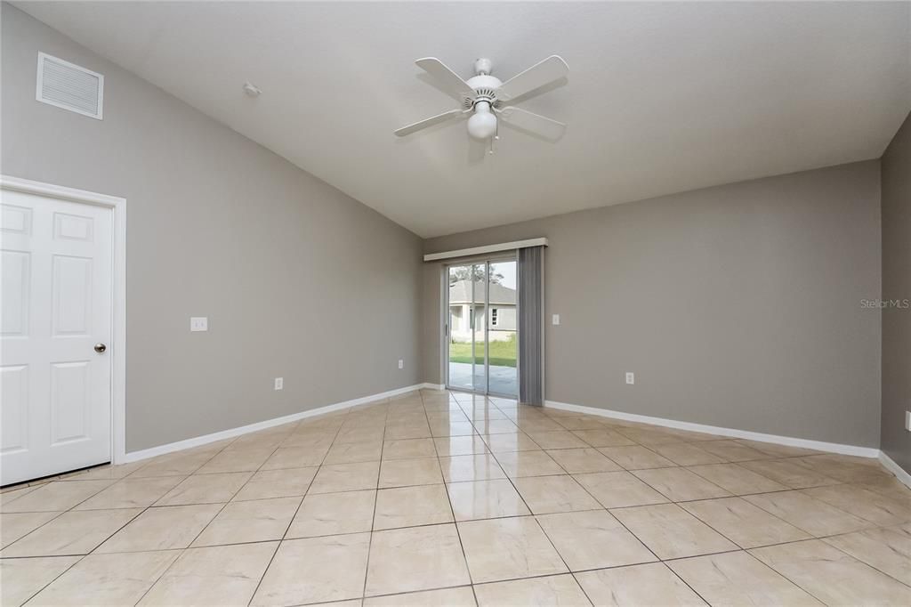 For Rent: $1,925 (4 beds, 2 baths, 1574 Square Feet)