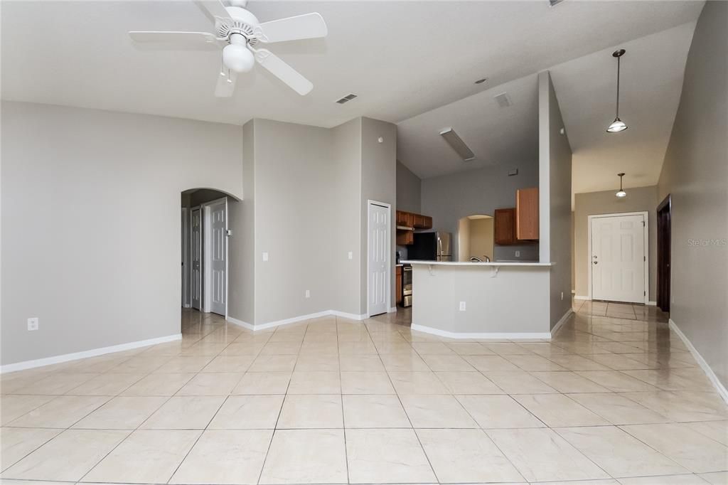 For Rent: $1,925 (4 beds, 2 baths, 1574 Square Feet)