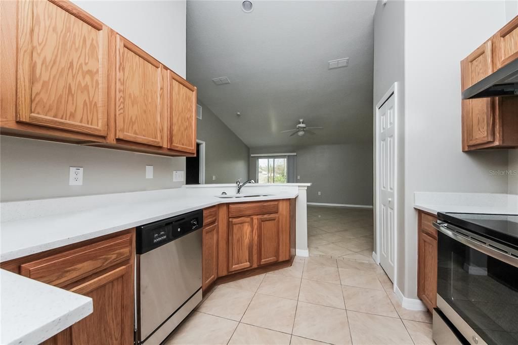 For Rent: $1,925 (4 beds, 2 baths, 1574 Square Feet)