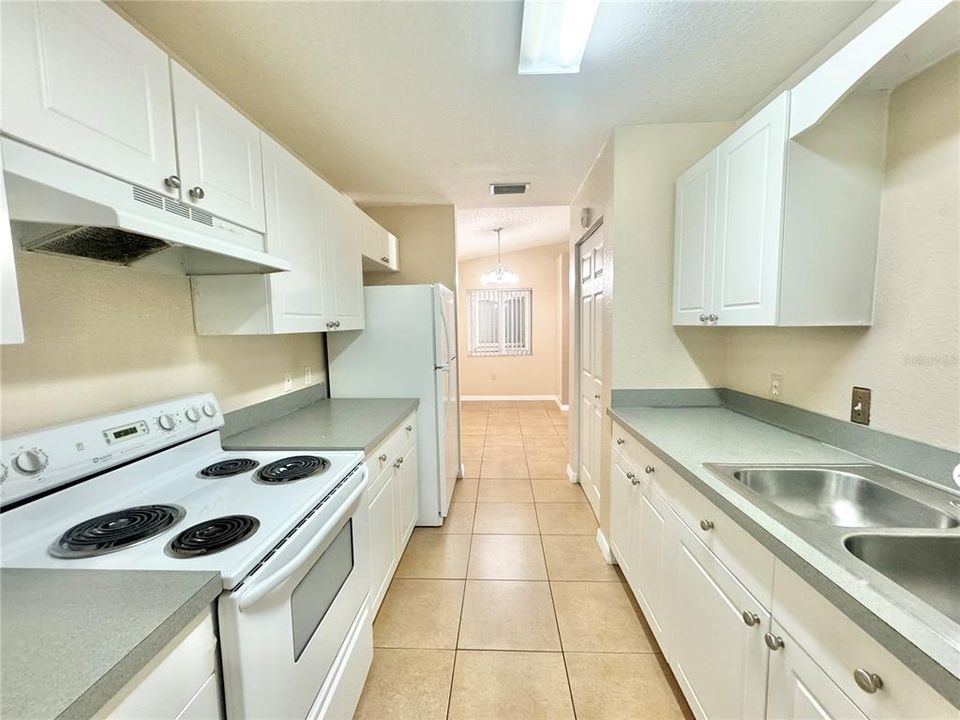 For Rent: $1,150 (1 beds, 1 baths, 648 Square Feet)