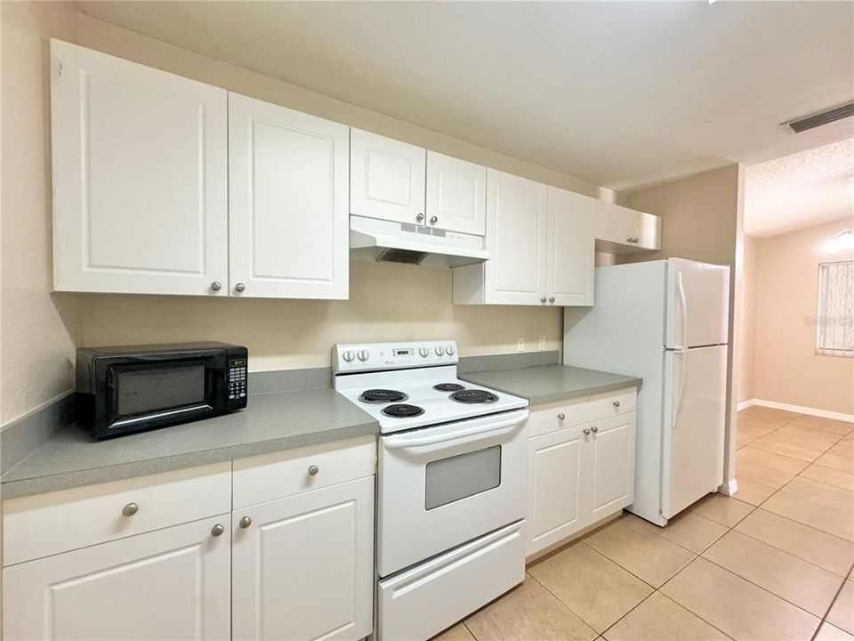 For Rent: $1,150 (1 beds, 1 baths, 648 Square Feet)