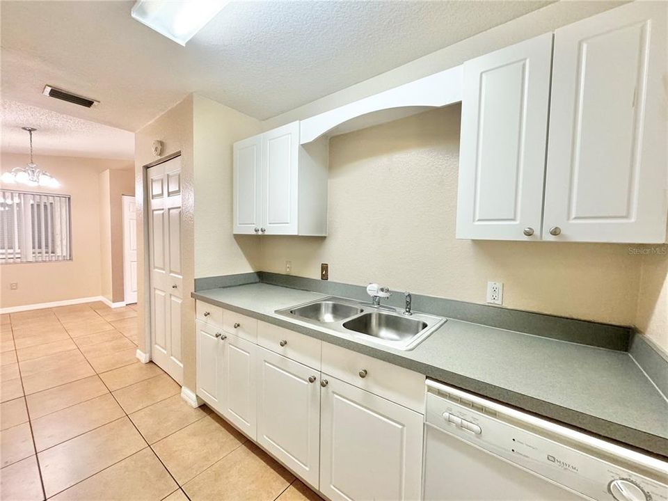 For Rent: $1,150 (1 beds, 1 baths, 648 Square Feet)