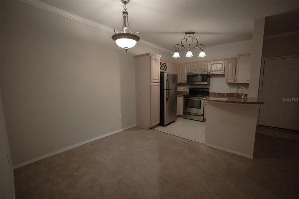 For Sale: $189,000 (2 beds, 1 baths, 933 Square Feet)