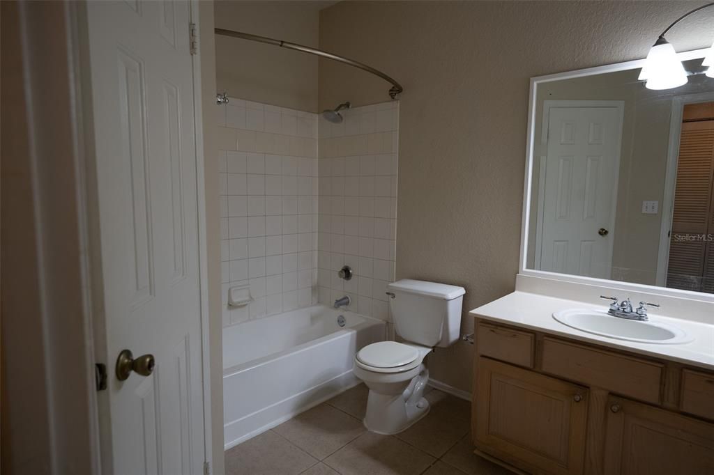 For Sale: $189,000 (2 beds, 1 baths, 933 Square Feet)