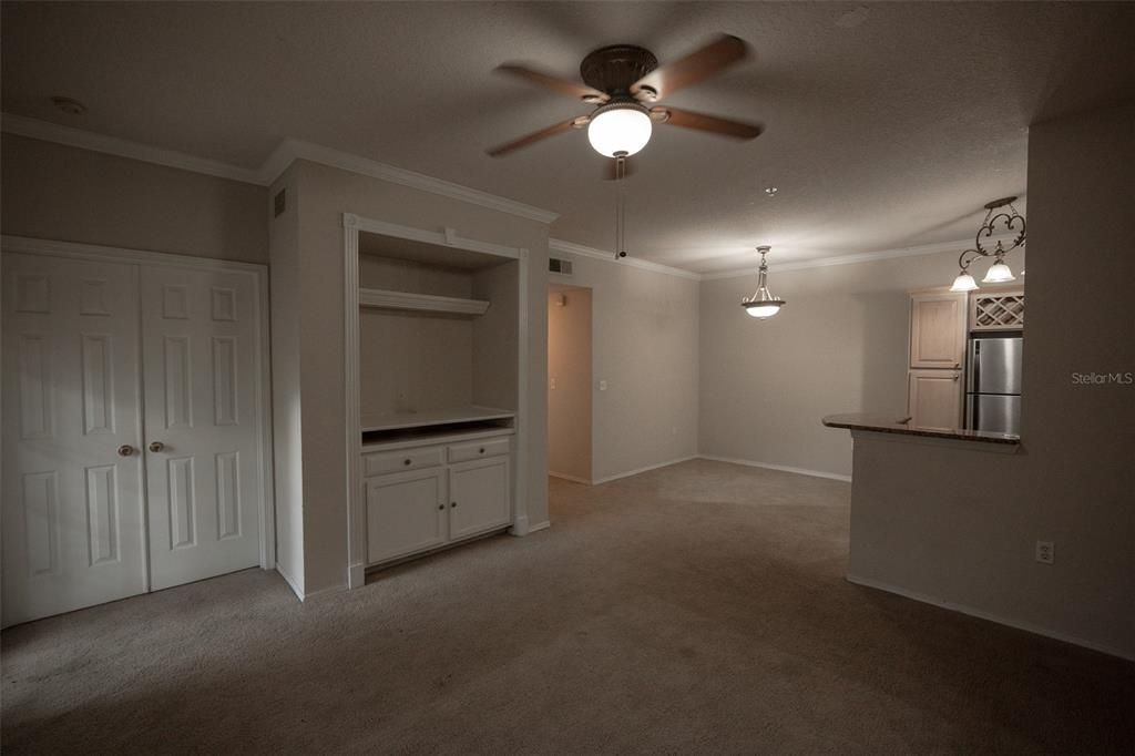 For Sale: $189,000 (2 beds, 1 baths, 933 Square Feet)