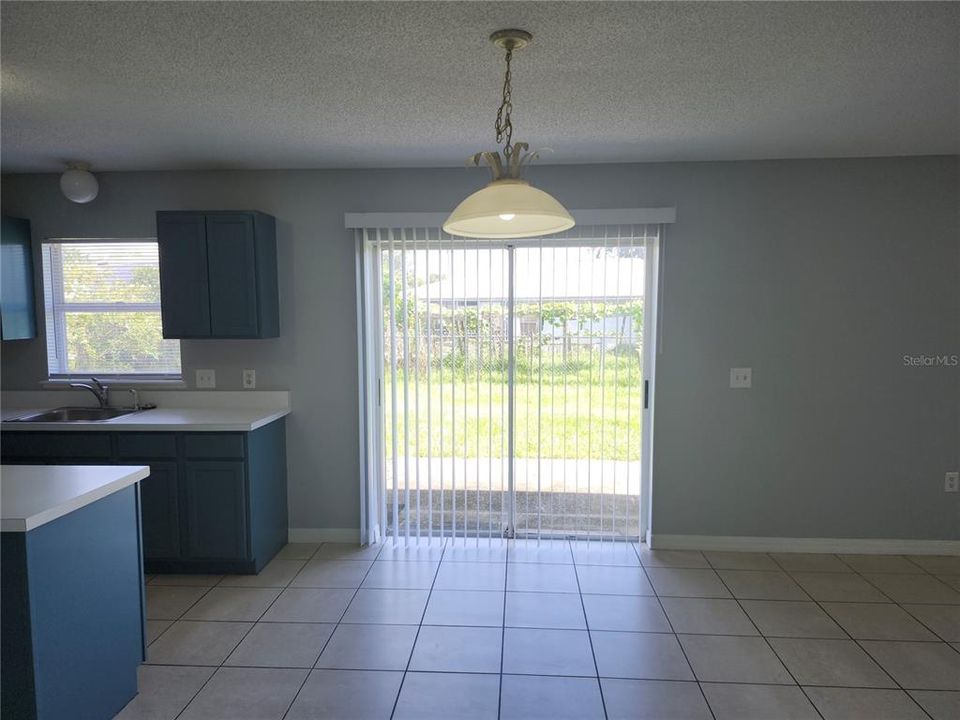 For Rent: $2,200 (4 beds, 2 baths, 2844 Square Feet)