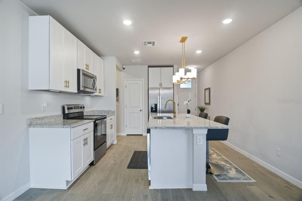 For Sale: $314,000 (3 beds, 2 baths, 1269 Square Feet)