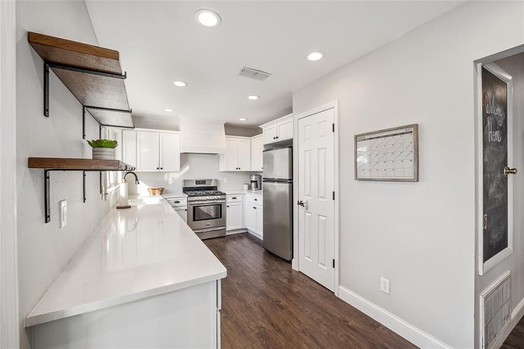 For Sale: $349,900 (3 beds, 2 baths, 1641 Square Feet)