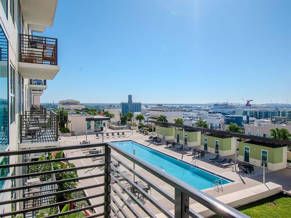 For Sale: $649,900 (2 beds, 2 baths, 1320 Square Feet)