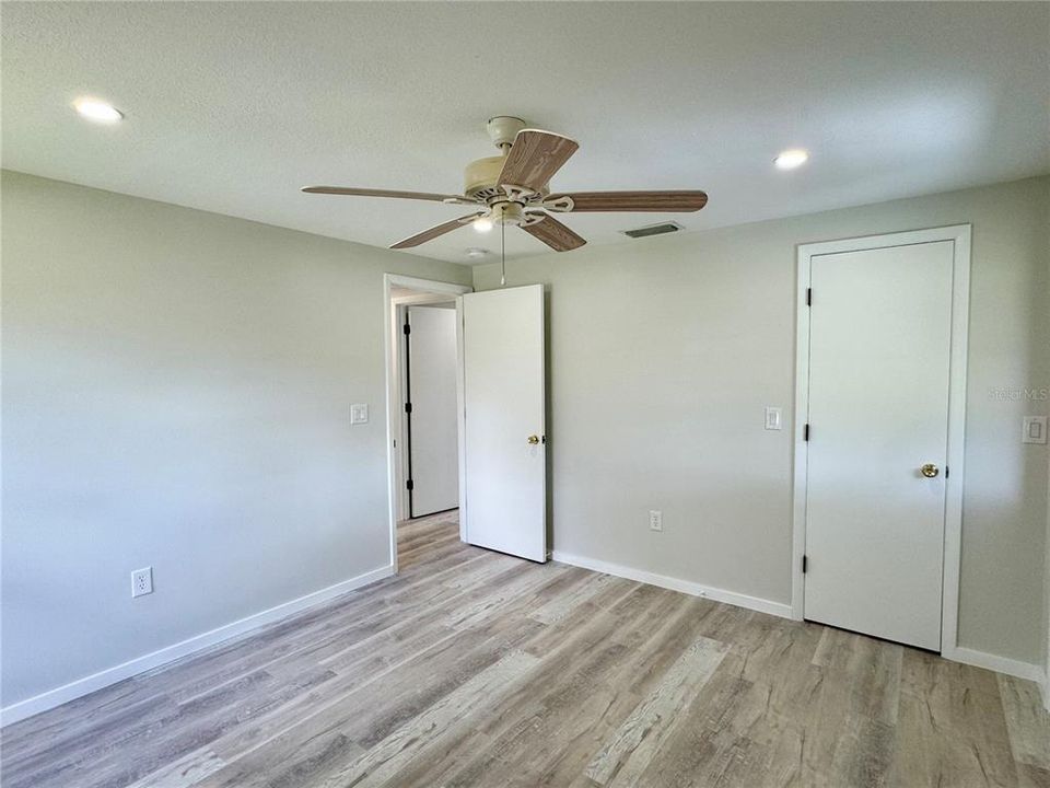 For Sale: $349,900 (2 beds, 1 baths, 960 Square Feet)