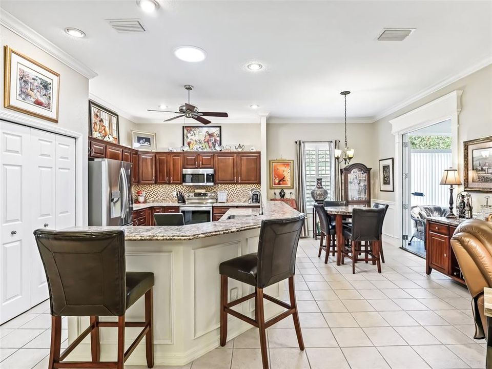 Eat in kitchen w/Pantry closet