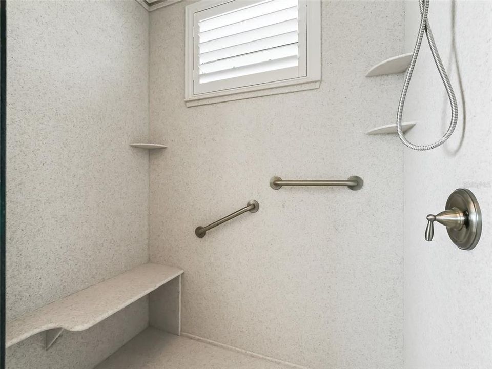 En suite w/Walk in shower