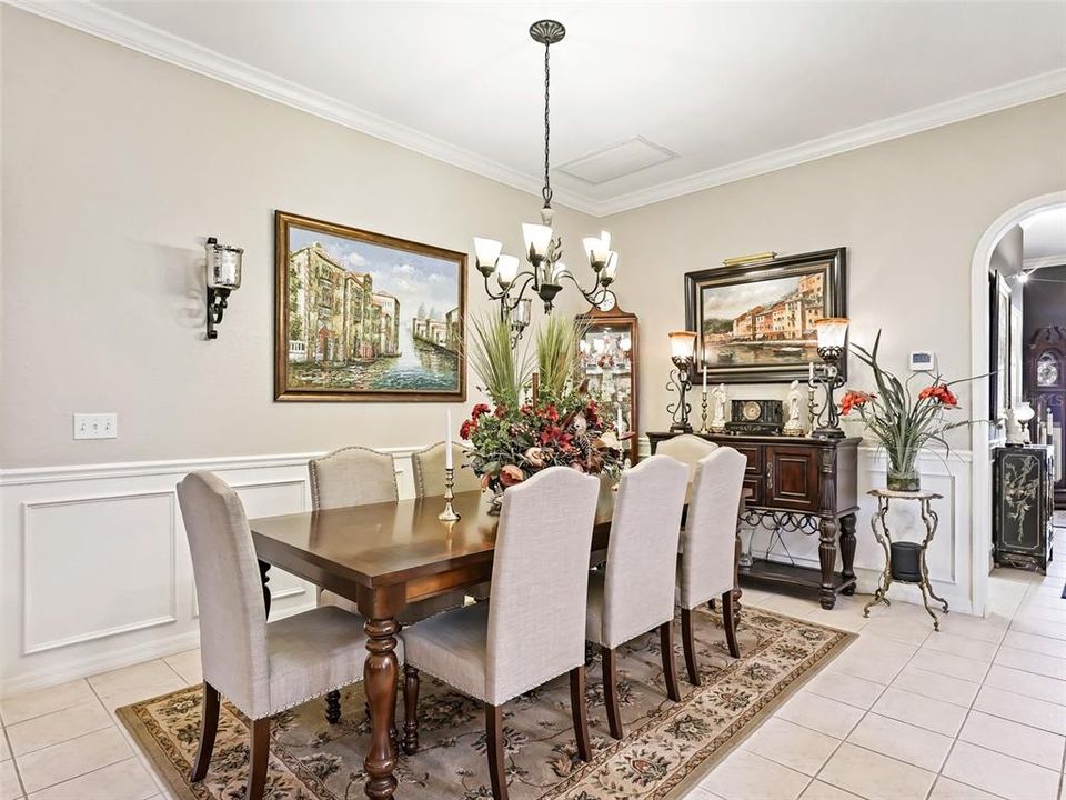 Dining area w/Chair rail & Wainscoting