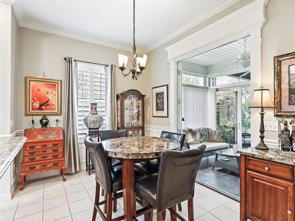 Eat in area of kitchen w/French door access to lanai