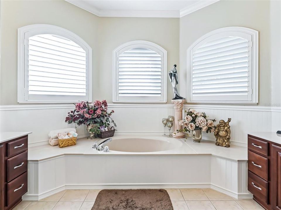 En suite w/soaking tub