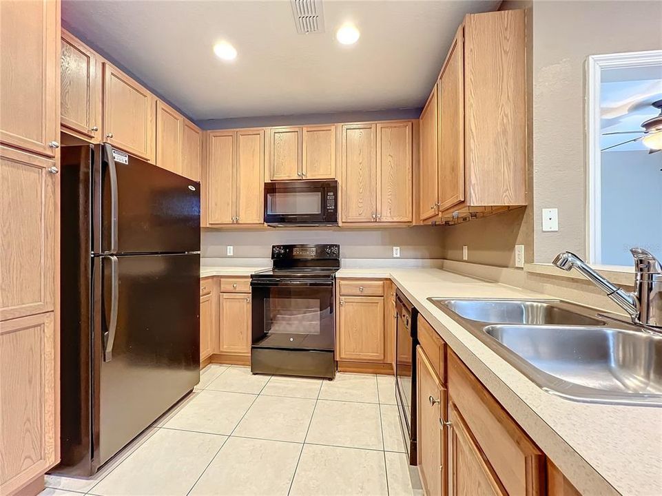 For Rent: $2,300 (3 beds, 2 baths, 1457 Square Feet)