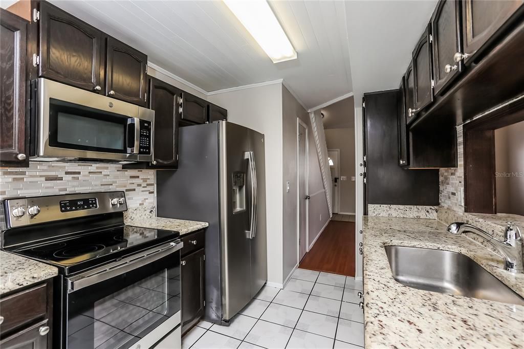 For Rent: $2,405 (3 beds, 3 baths, 1779 Square Feet)