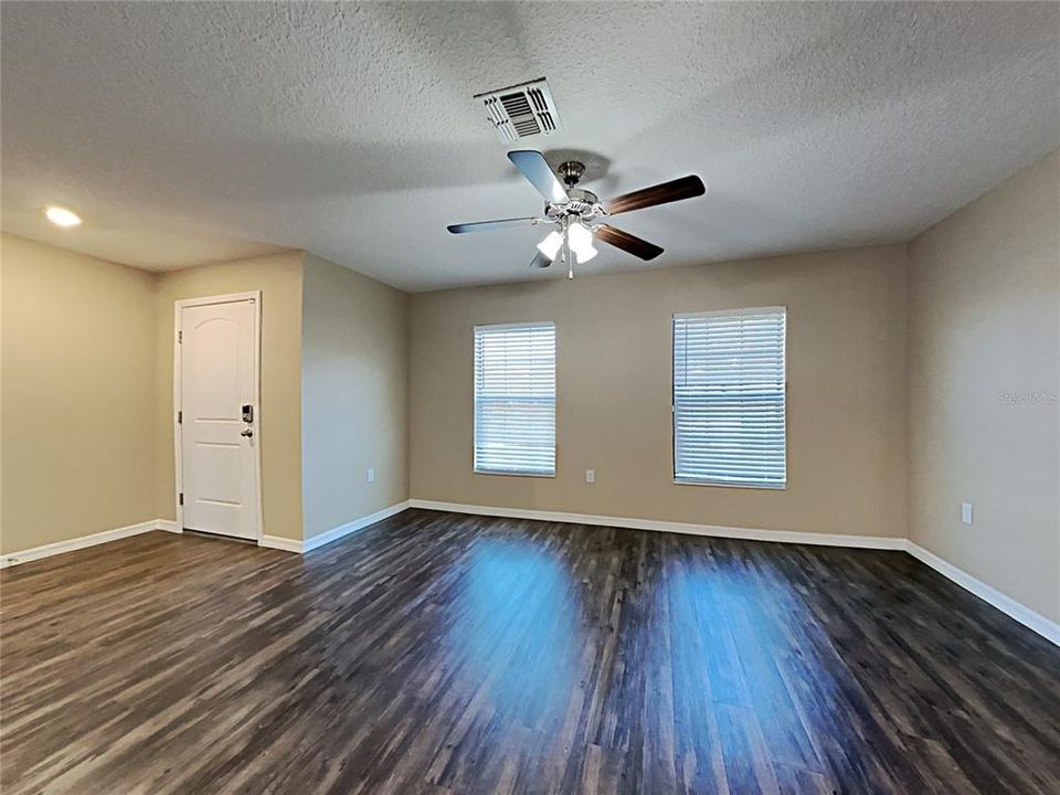 For Rent: $1,829 (3 beds, 2 baths, 1463 Square Feet)