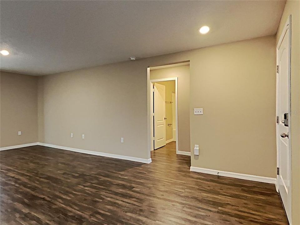 For Rent: $1,829 (3 beds, 2 baths, 1463 Square Feet)