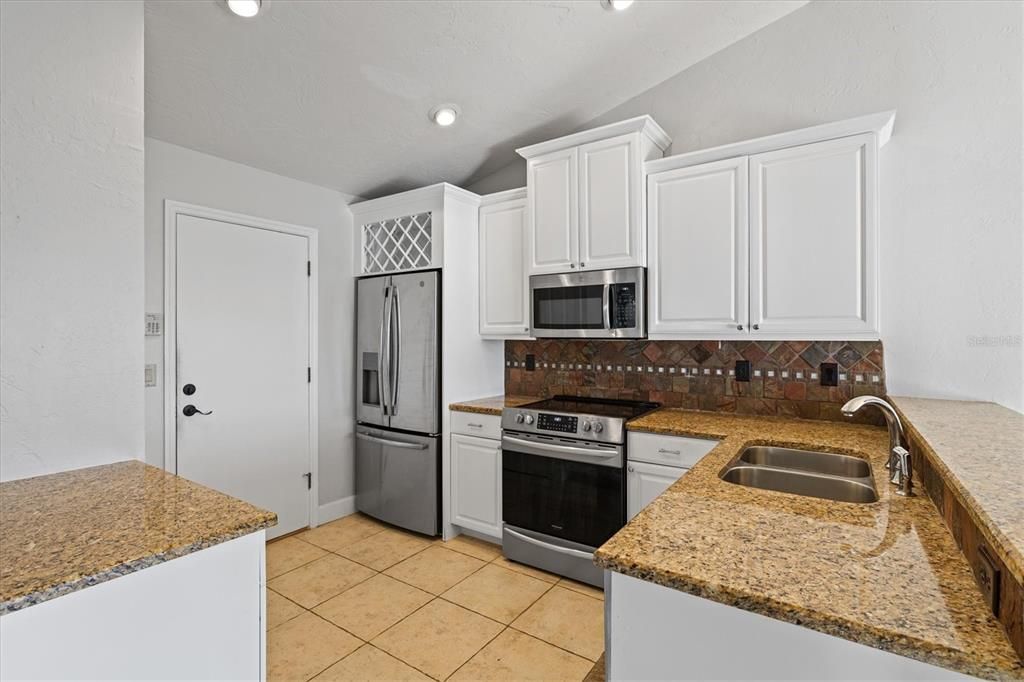 For Sale: $339,000 (2 beds, 2 baths, 1529 Square Feet)