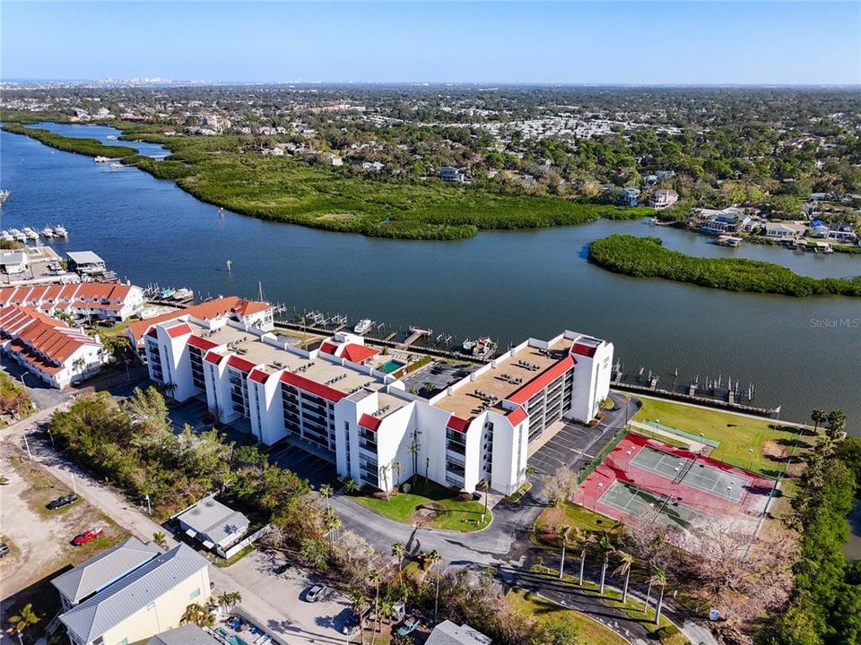 For Sale: $599,999 (2 beds, 2 baths, 1452 Square Feet)