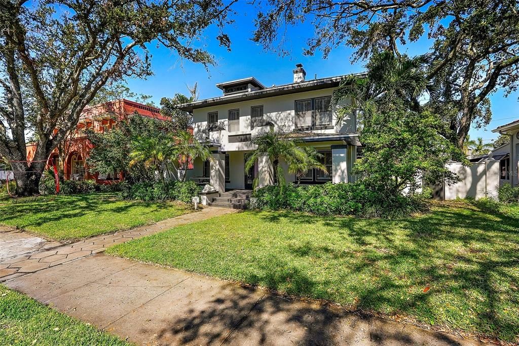 For Sale: $1,995,000 (4 beds, 2 baths, 3011 Square Feet)