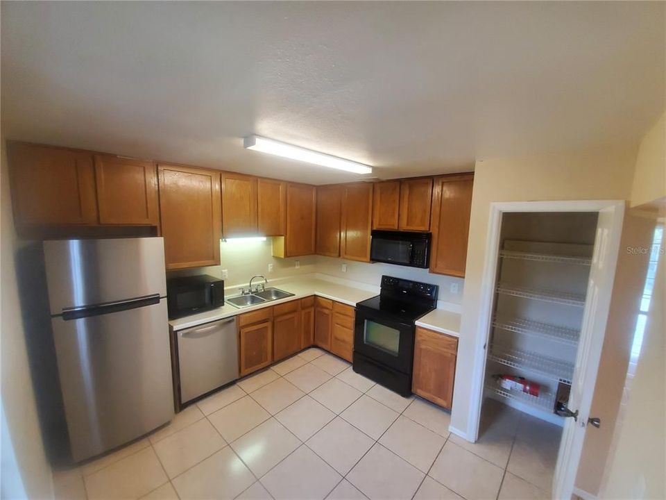 For Rent: $1,600 (2 beds, 2 baths, 1365 Square Feet)