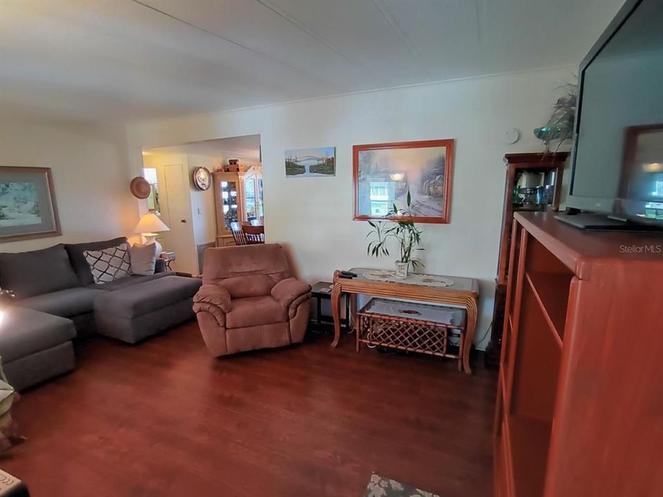 For Sale: $177,500 (3 beds, 2 baths, 1104 Square Feet)