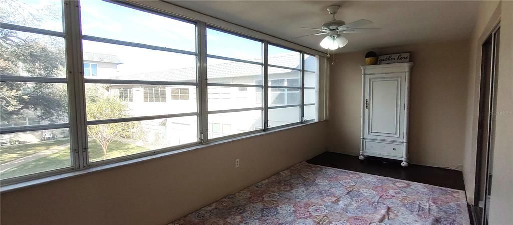 For Sale: $92,500 (2 beds, 1 baths, 960 Square Feet)