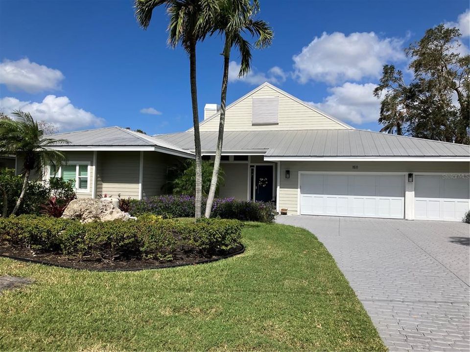 Active With Contract: $2,900,000 (4 beds, 3 baths, 3613 Square Feet)