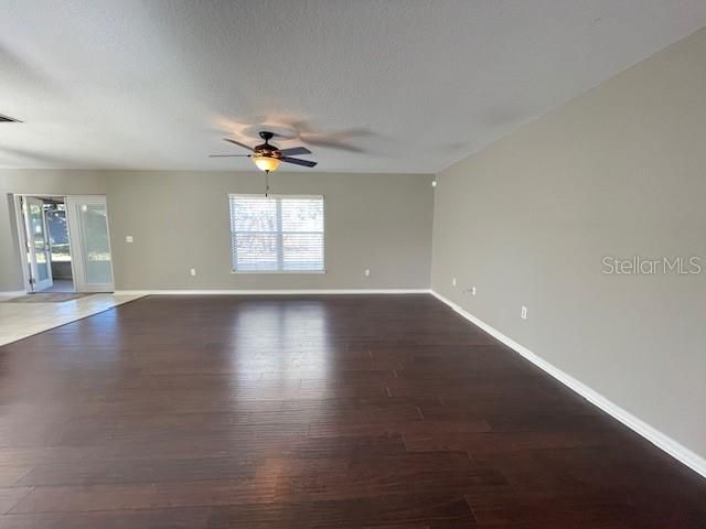 For Rent: $2,500 (4 beds, 2 baths, 3072 Square Feet)