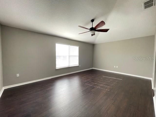 For Rent: $2,500 (4 beds, 2 baths, 3072 Square Feet)